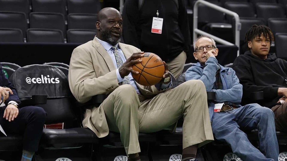 通过介绍他, 使这一时刻