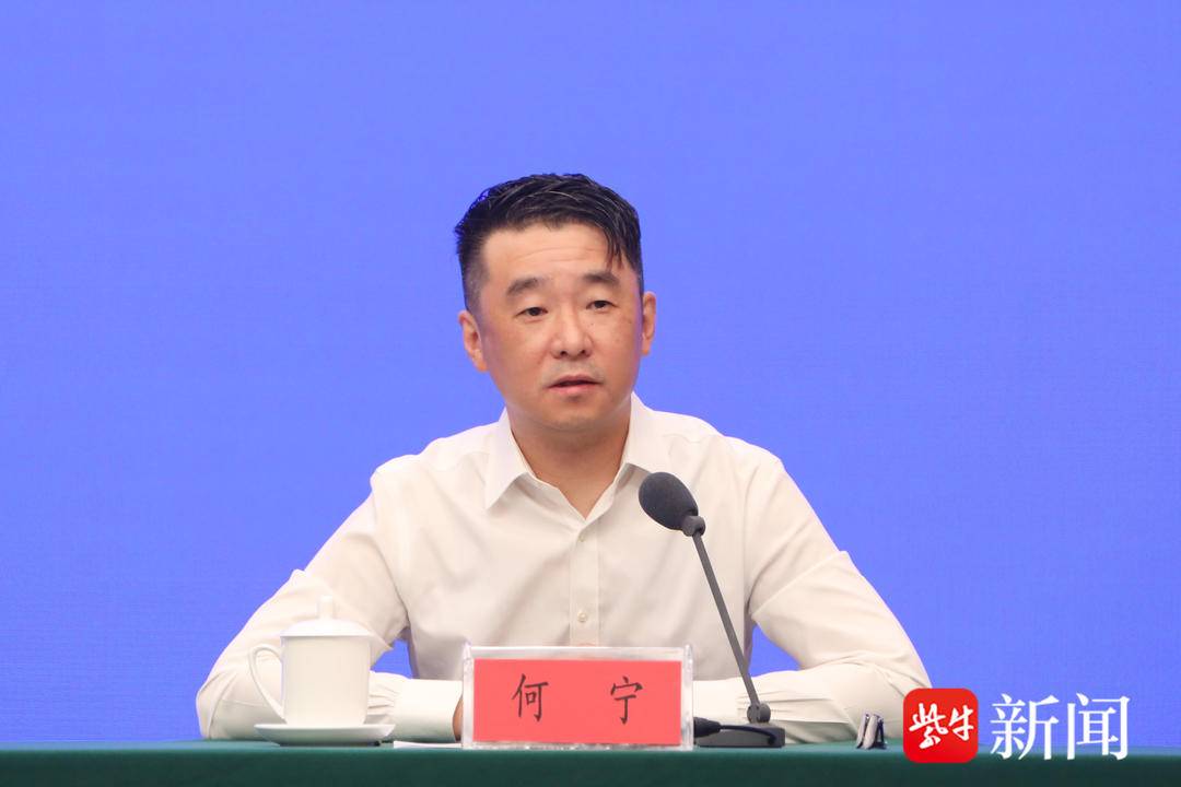 观众朋友坐